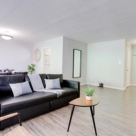 Modern Apartment At Crystal City Arlington Exterior foto