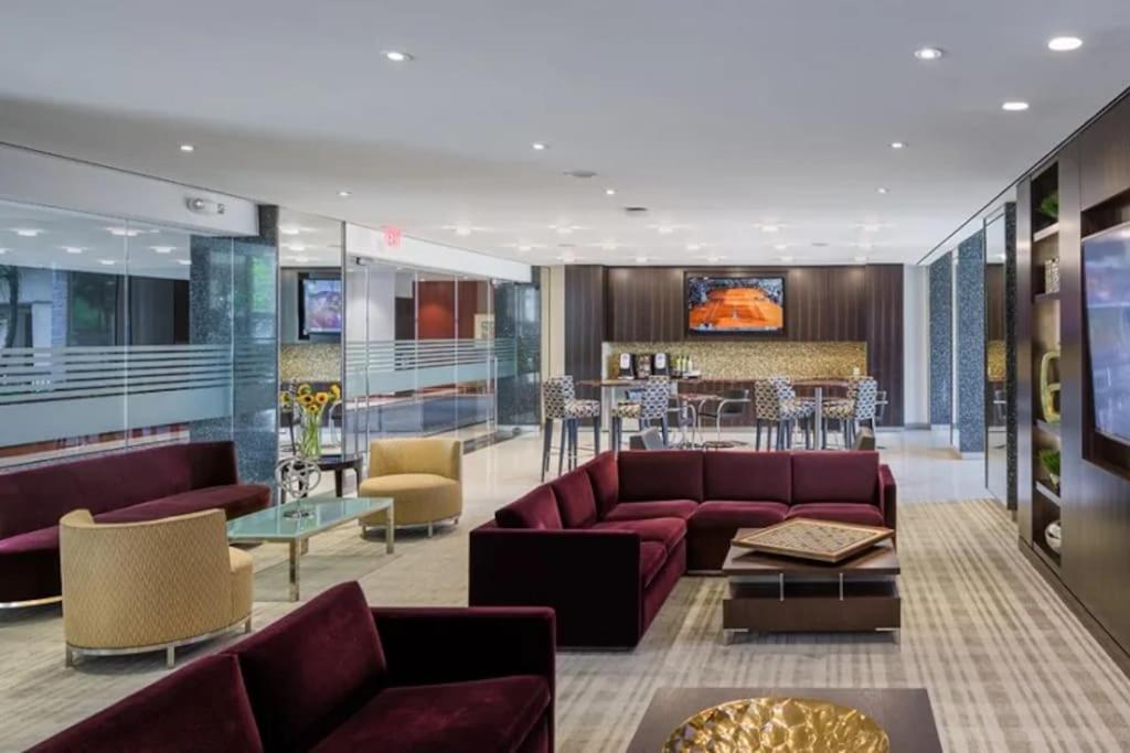 Modern Apartment At Crystal City Arlington Exterior foto