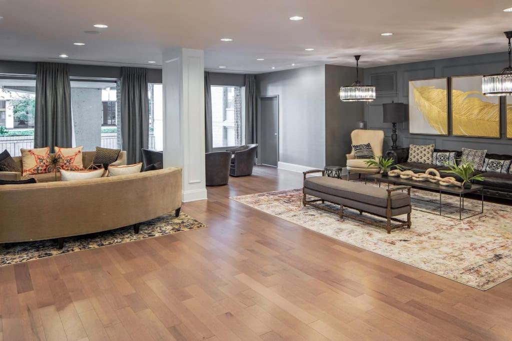 Modern Apartment At Crystal City Arlington Exterior foto
