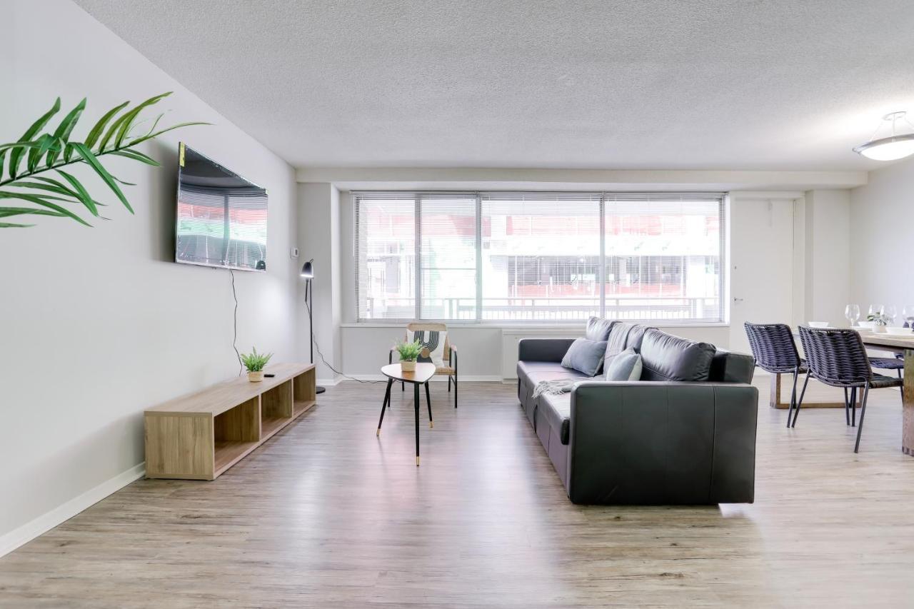 Modern Apartment At Crystal City Arlington Exterior foto