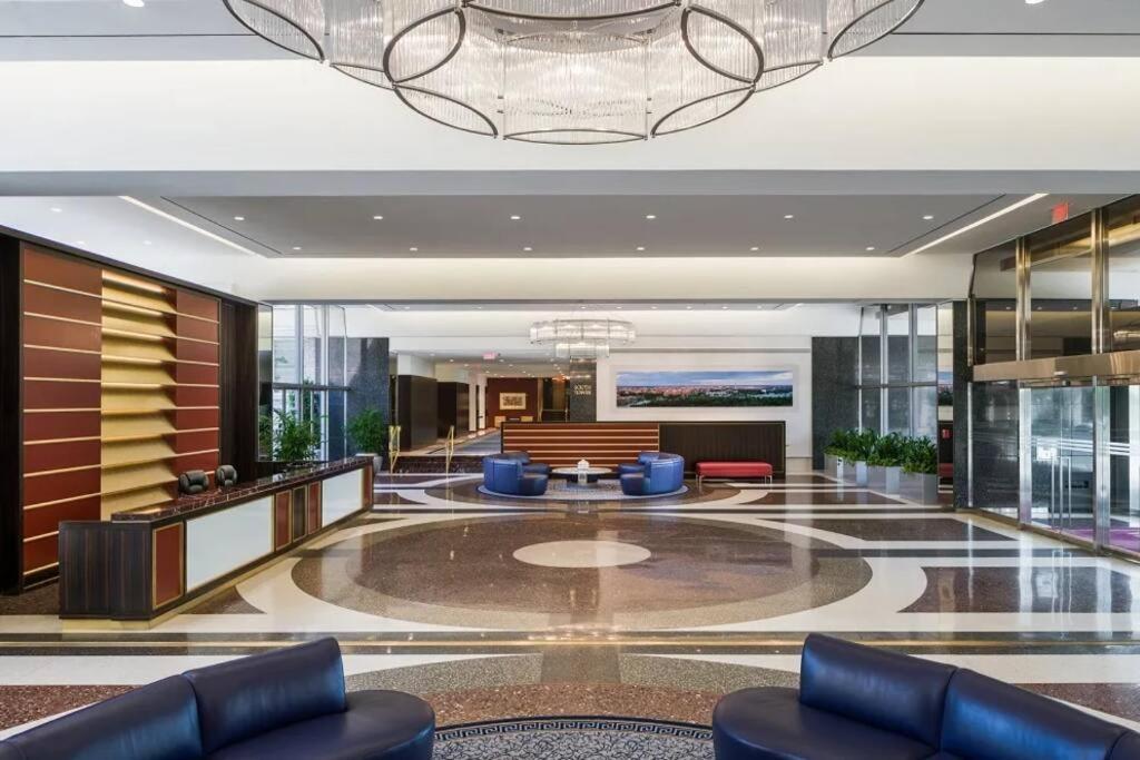 Modern Apartment At Crystal City Arlington Exterior foto