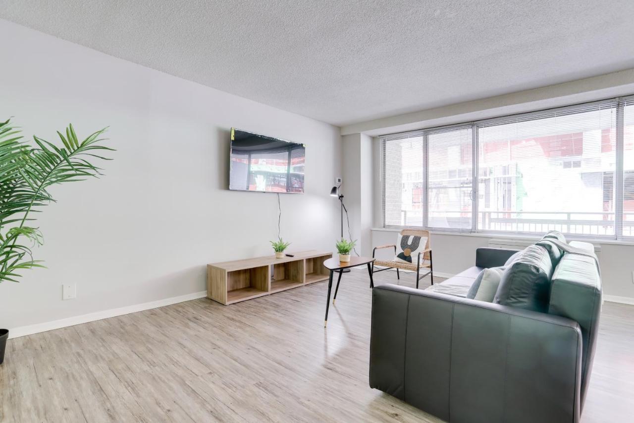 Modern Apartment At Crystal City Arlington Exterior foto